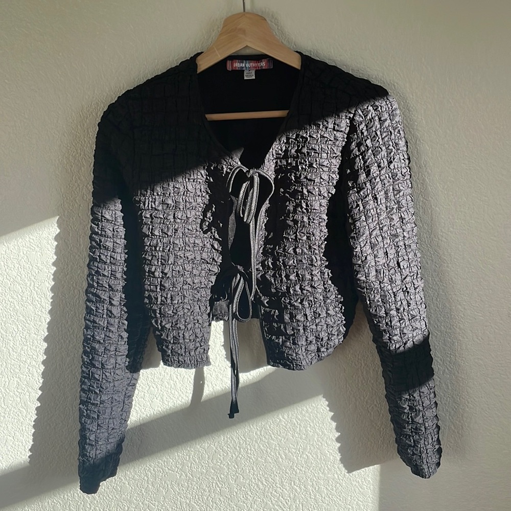 —————— SOLD —————- ✨5 FOR $25✨ Tie-front crop top